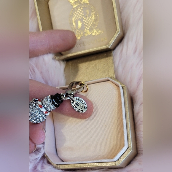 2011 LIMITED EDITION JUICY COUTURE RHINESTONE SNOWMAN CHARM - Picture 3 of 12